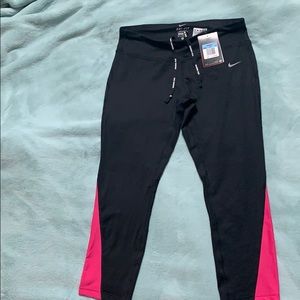 NWT Nike women’s dri-fit workout leggings capri